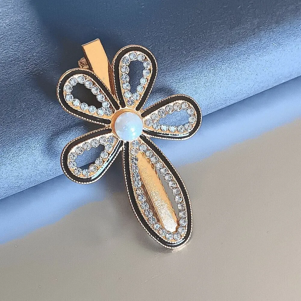 Two Piece Flower and Clip Accessory Set